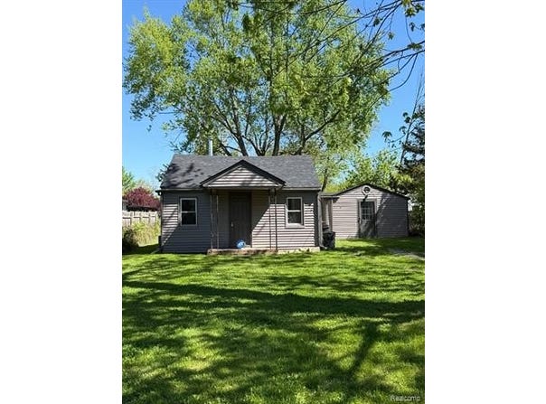 1095 HARDING Drive, Grand Blanc, MI 48507
