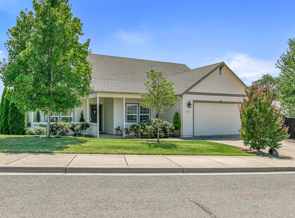 1071 Highlands Drive, Eagle Point, OR 97524