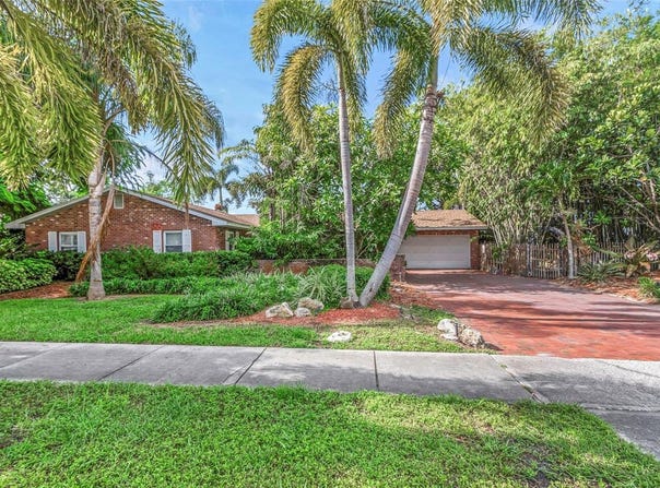 11530 66TH AVENUE N, SEMINOLE, FL 33772
