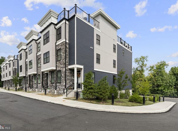 2013 HYVIEW TERRACE, FORT WASHINGTON, PA 19034