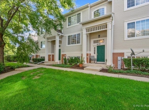435 Cary Woods Circle, Cary, IL 60013
