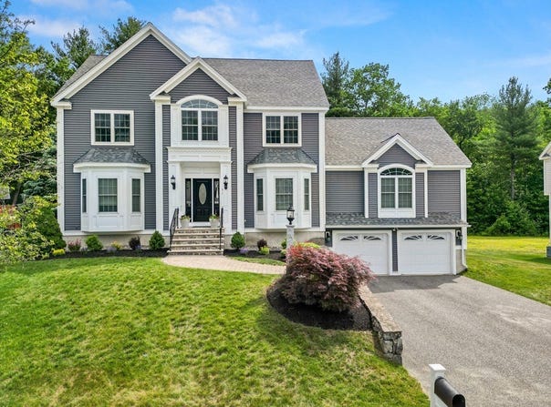 31 Prospect Hill Dr, Tewksbury, MA 01876