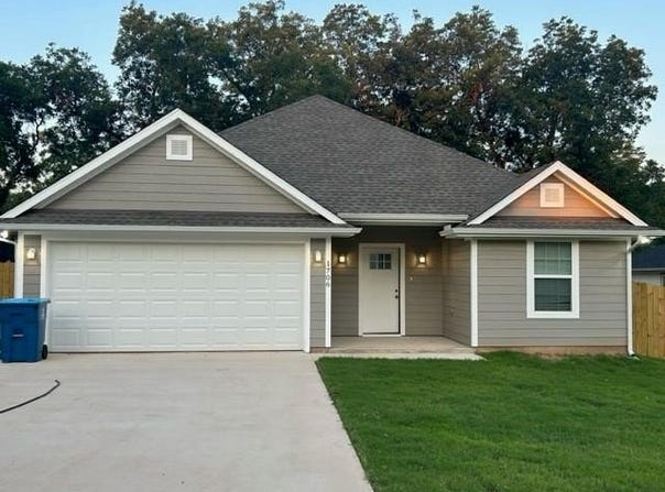 1706 Woodlawn Boulevard, Denison, TX 75020