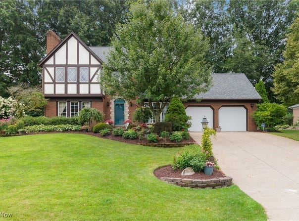 2335 Fallen Oak Circle NE, Massillon, OH 44646