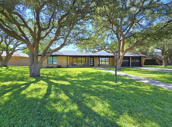2105 Oaklawn Dr, Midland, TX 79705