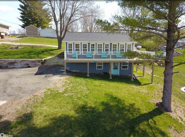 1315 Lakeshore Drive, Brooklyn, IA 52211