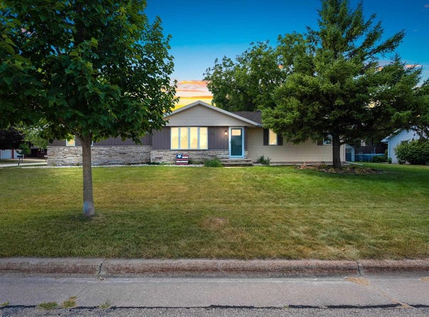 1240 DEPERE Street, MENASHA, WI 54952