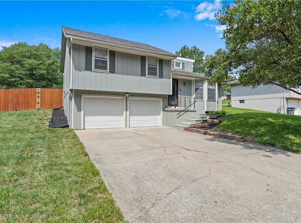 7004 N CHAS Drive, Pleasant Valley, MO 64068