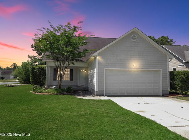 136 Leeward Lane, Hampstead, NC 28443