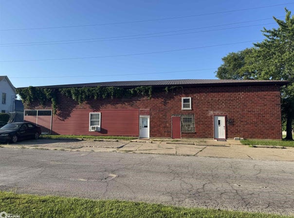 1118 Braden Avenue, Chariton, IA 50049