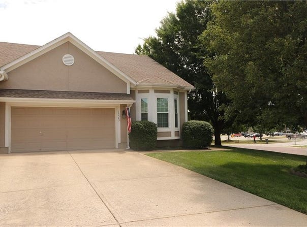 15583 Floyd Lane, Overland Park, KS 66223