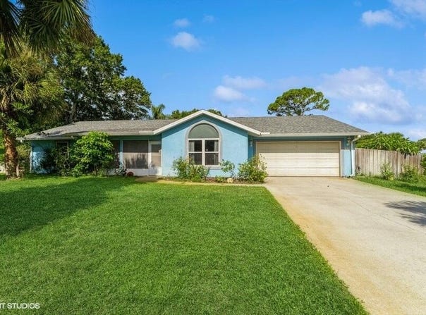 1745 18th Avenue SW, Vero Beach, FL 32962