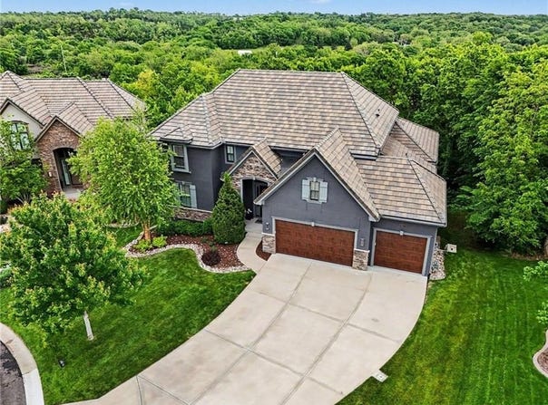 8831 Vista Drive, Lenexa, KS 66220
