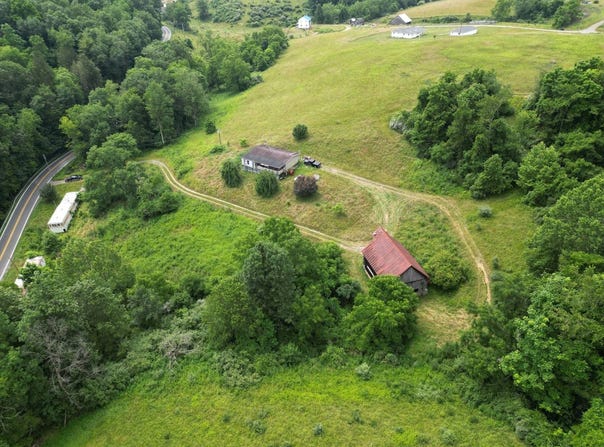 2213 Gregory Run Road, Clarksburg, WV 26301