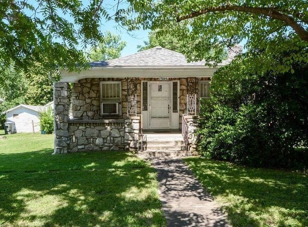 1305 S Kimbrough Avenue, Springfield, MO 65807