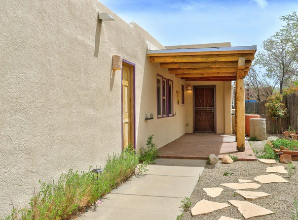 705 LAKEVIEW Circle SE, Rio Rancho, NM 87124