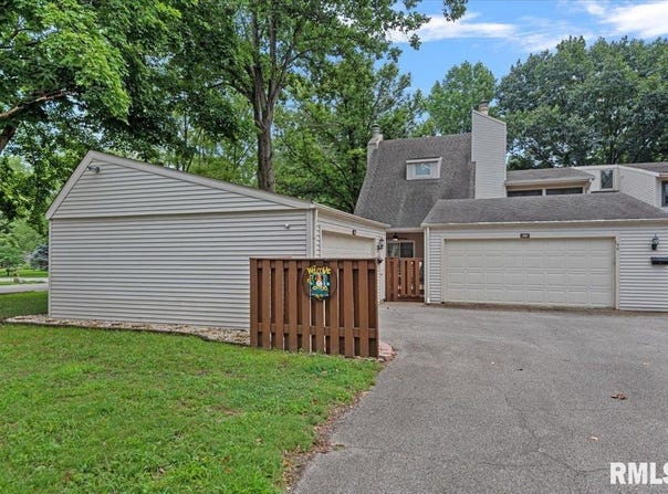55 COUNTRY Place, Springfield, IL 62703