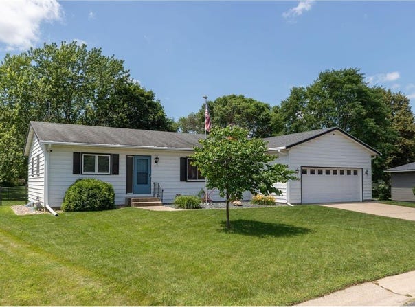 1460 Sunset Drive, Saint Charles, MN 55972