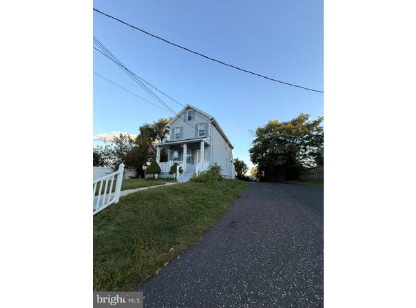 20 W BROWNING Road W, BELLMAWR, NJ 08031