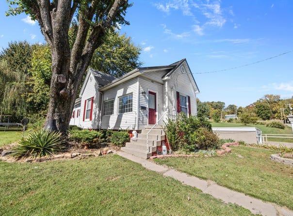 404 N Walnut Street, Huntingburg, IN 47542