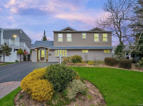 11 Berry Lane, Hicksville, NY 11801