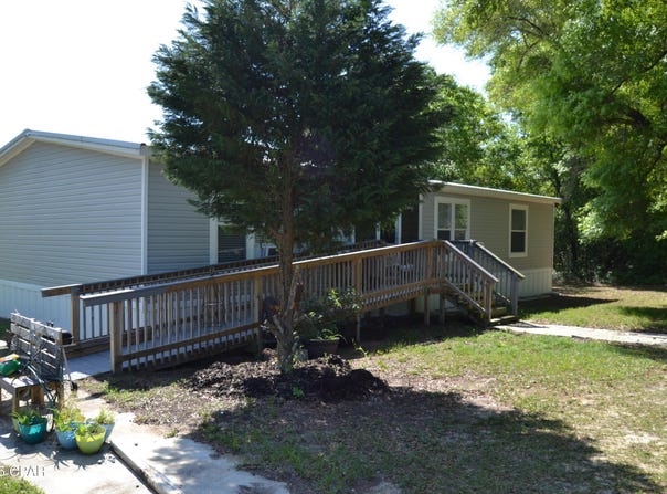 214 Lakepoint Road, Alford, FL 32420