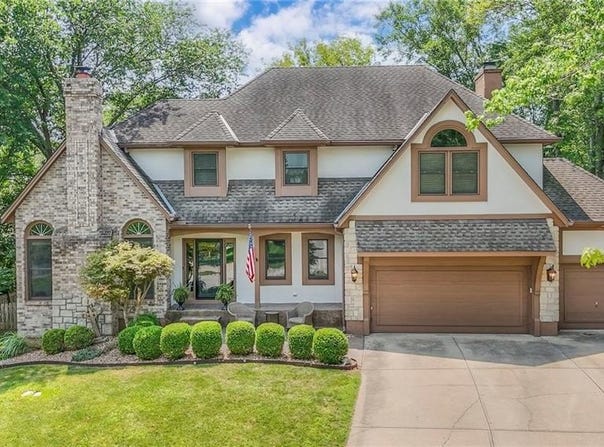 248 SW Winterpark Circle, Lee's Summit, MO 64081