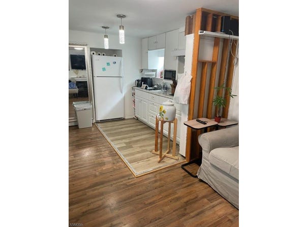 16 Sale St, Moonachie Boro, NJ 07074-1807