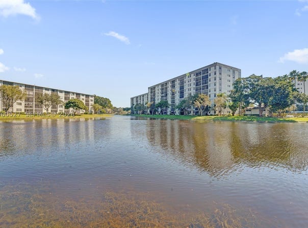 2228 N Cypress Bend Dr, Pompano Beach, FL 33069