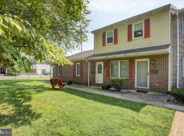 521 W KING STREET, SHIPPENSBURG, PA 17257