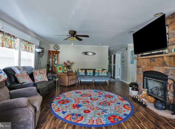 13 NANCY LANE, BARNEGAT, NJ 08005