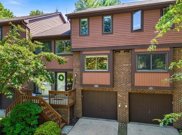 1203 Forest Edge Ct, McCandless, PA 15090