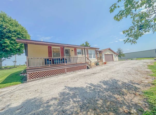 128 Liberty Ct, Pittsfield, IL 62363