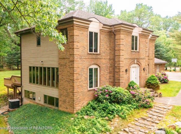 1160 Fox Chase, Okemos, MI 48864