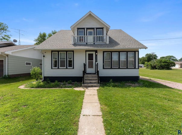 1020 First St, Scotland, SD 57059