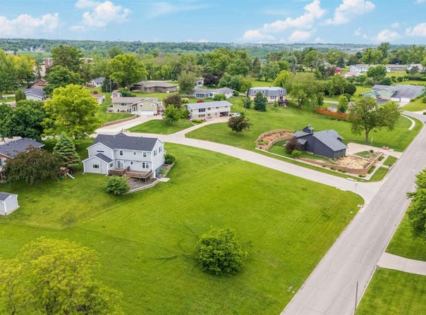 502 Brentwood Road, Marshalltown, IA 50158