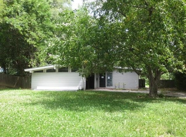 1206 NE 67th Street, Gladstone, MO 64118