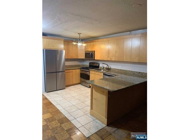 7004 Boulevard E, Guttenberg, NJ 07093