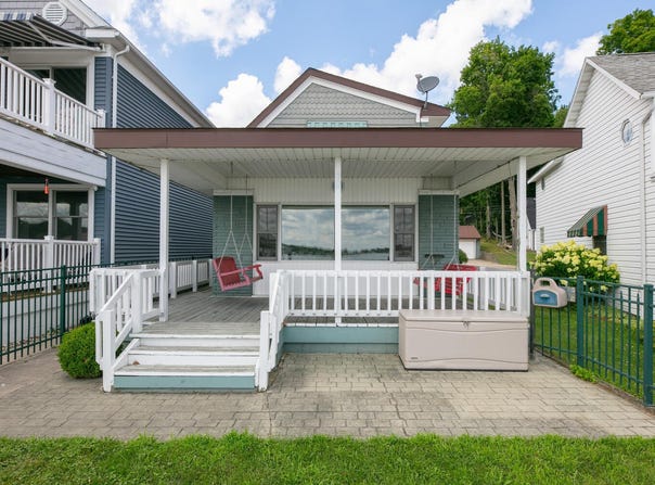 22175 Forest Hall Drive, Cassopolis, MI 49031