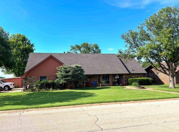 402 E Riverview Dr, Pond Creek, OK 73766