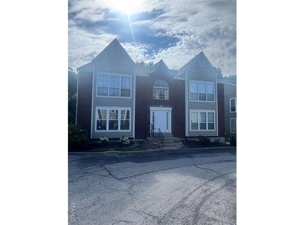 1115 Highland Oaks Court, Ballwin, MO 63021