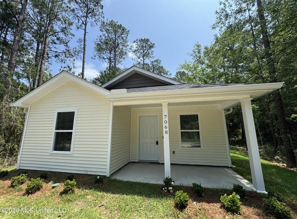7068 Walthall Street, Bay Saint Louis, MS 39520