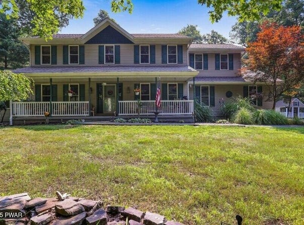 117 Carols Lane, Hawley, PA 18428