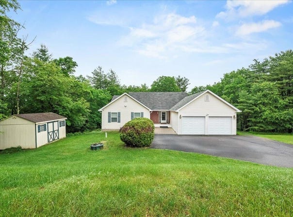 1623 Mohican Court, Effort, PA 18330