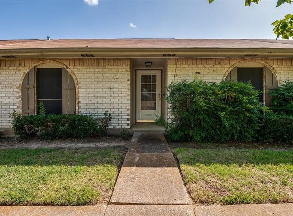 3 W Mountain Creek Drive, Grand Prairie, TX 75052