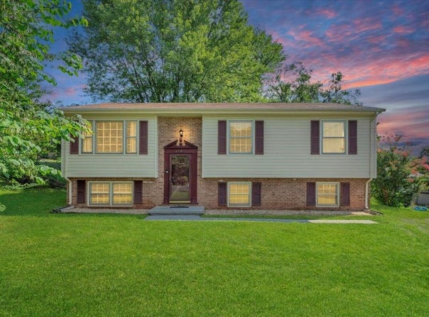 569 Holiday RD, Vinton, VA 24179