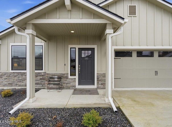 660 E Ripatti Way, Hayden, ID 83835