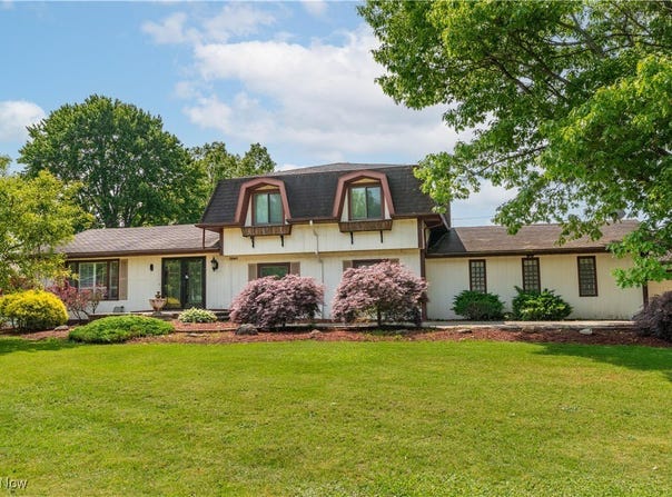 2864 Pine Lake Road, Uniontown, OH 44685