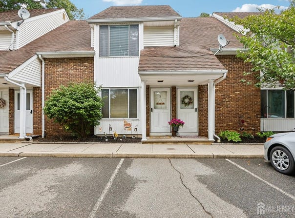 4 Nicholas Court, Spotswood, NJ 08884
