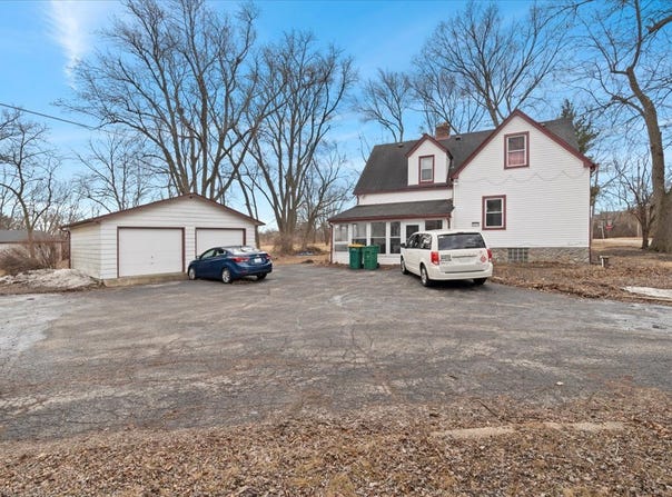 21279 W Shorewood Road, Grayslake, IL 60030